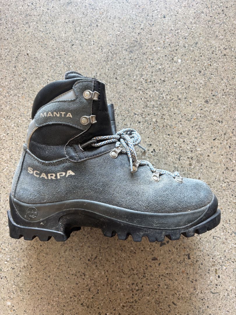 Grey/Black Scarpa Manta Mountaineering Boots, EU 39