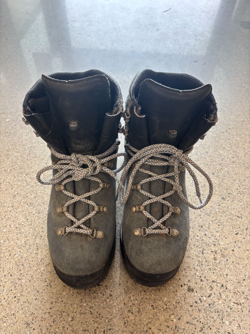 Grey/Black Scarpa Manta Mountaineering Boots, EU 39