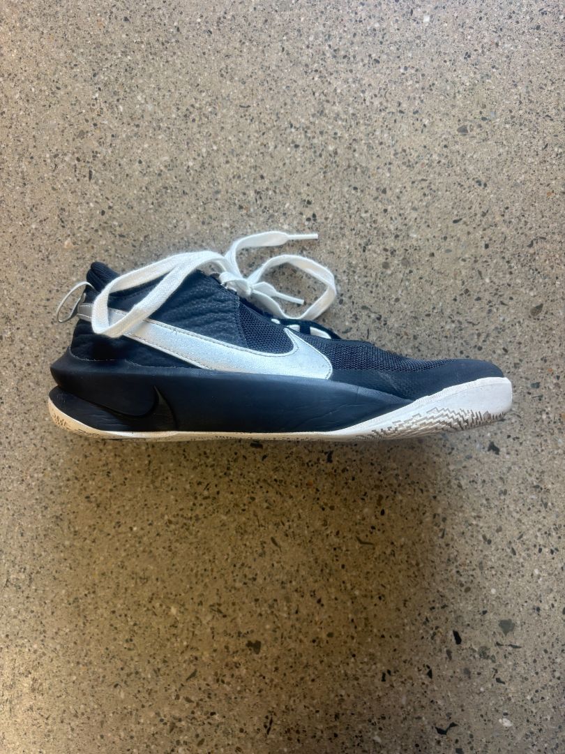 Black/White Nike Basketball Shoes, US 7.5 / EU 40.5