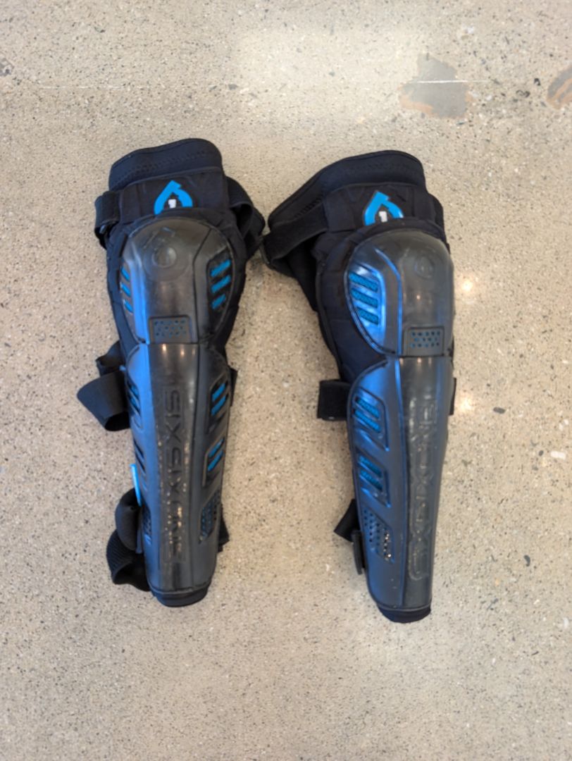 Black and Blue 661 Rage Hard Shell, M