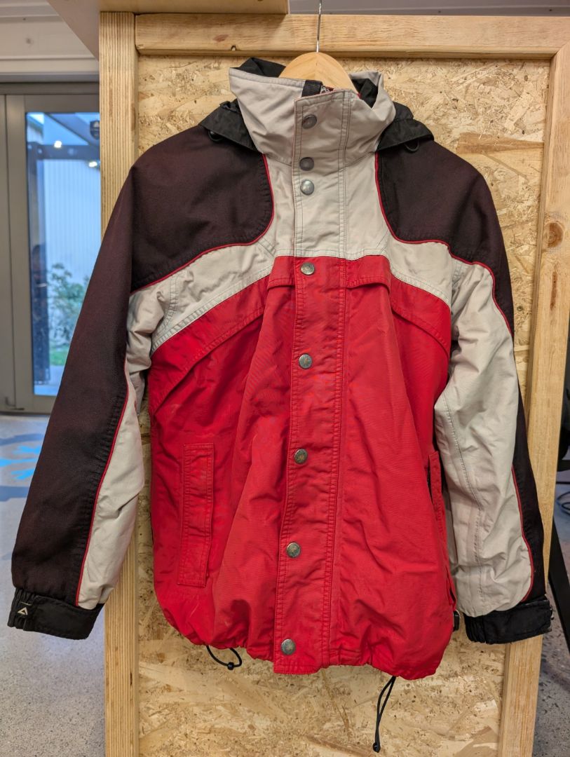 Red Aggression Extreme Ex-rental Snow Jacket, XS