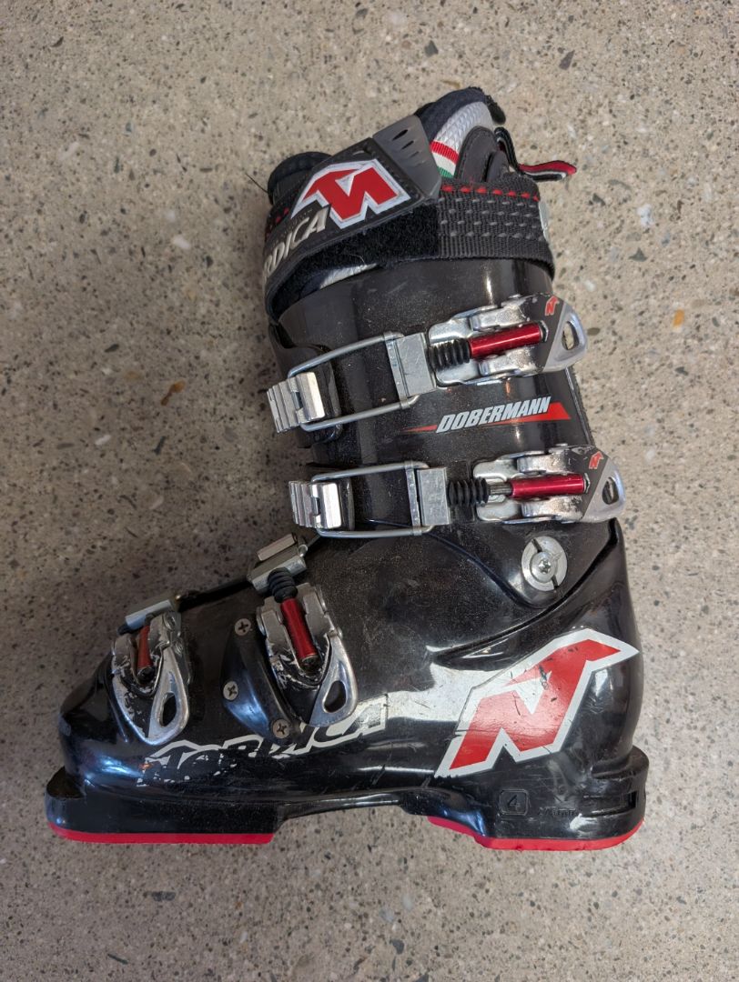 Black Nordica Dobermann WC 150, 24.0