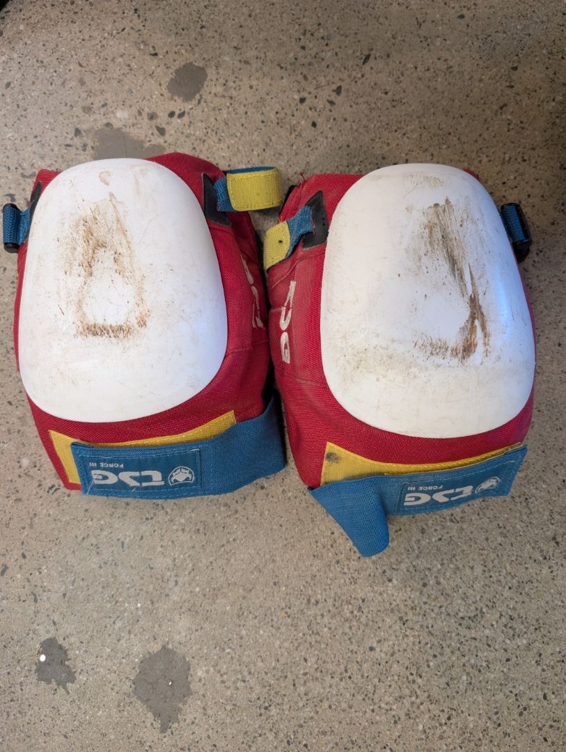 Red/White/Blue TSG Force III Kneepads, M