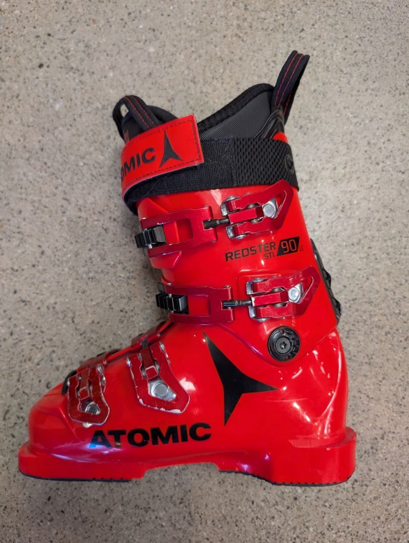 Red/Black Atomic Redster STI 90 LC, 25.5