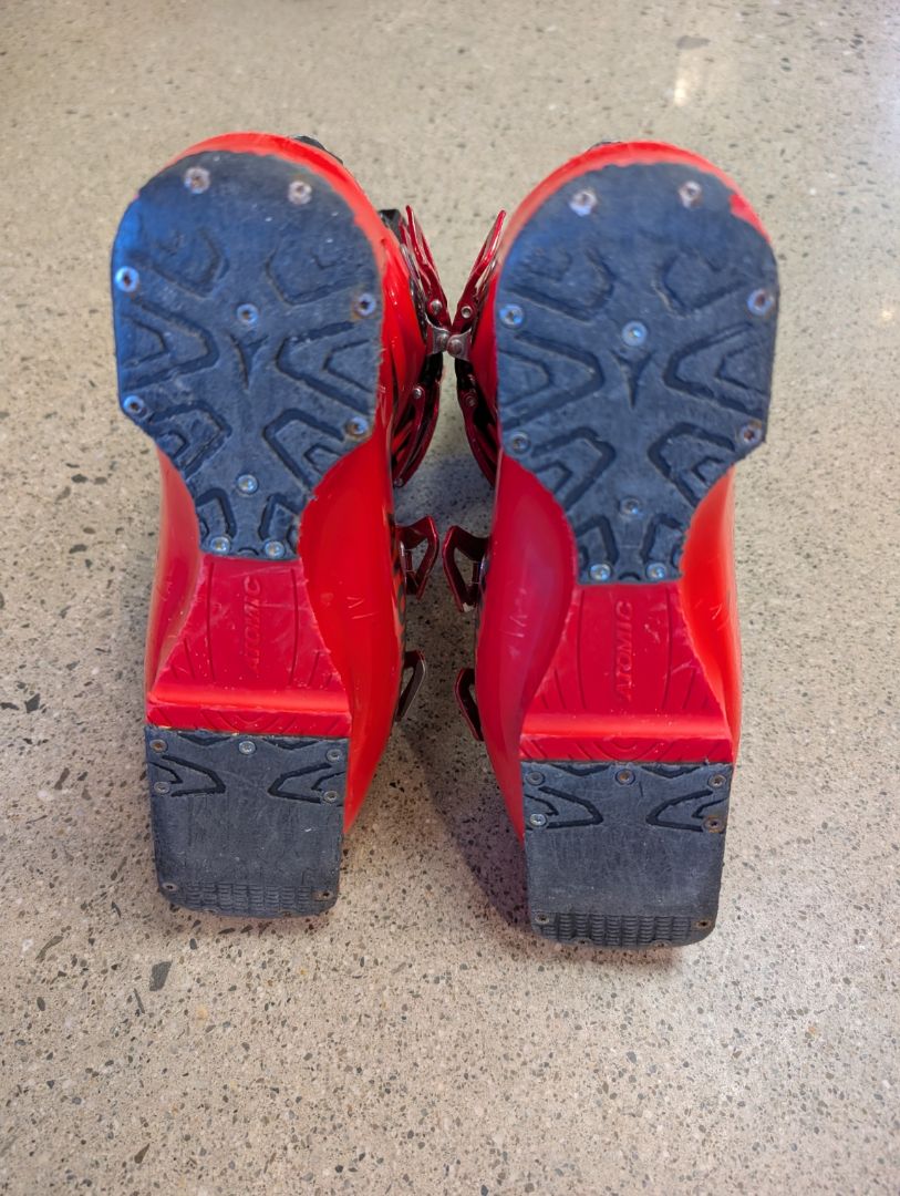 Red/Black Atomic Redster STI 90 LC, 25.5