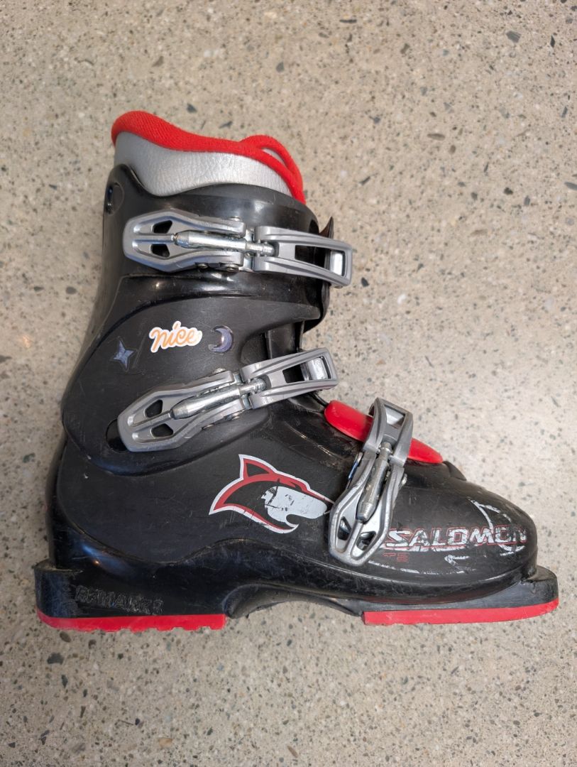 Black/Red Salomon Junior Ski Boots, 23/23.5