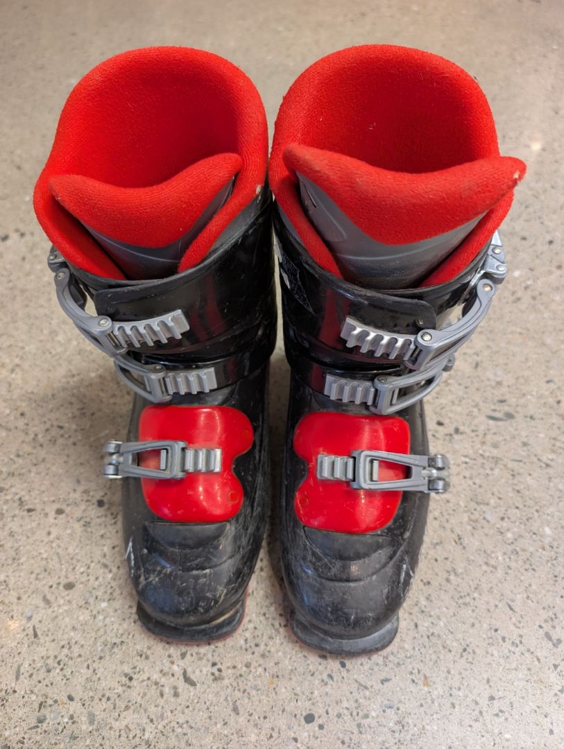 Black/Red Salomon Junior Ski Boots, 23/23.5