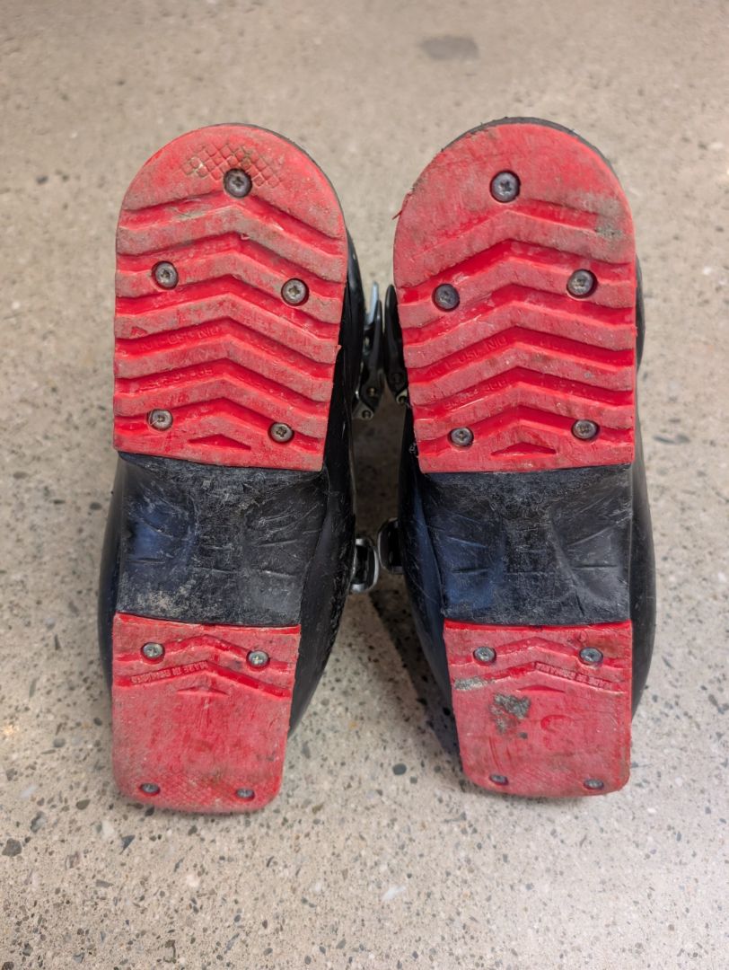 Black/Red Salomon Junior Ski Boots, 23/23.5