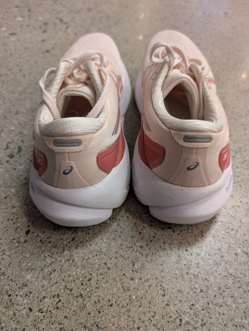 Light pink ASICS Women's Gel-Kayano 30, EU 39