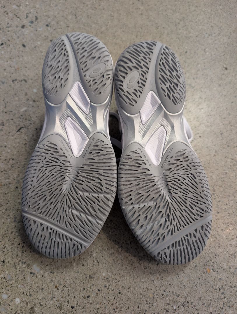 White/Silver Asics Game FF Tennis Shoes, EU 37