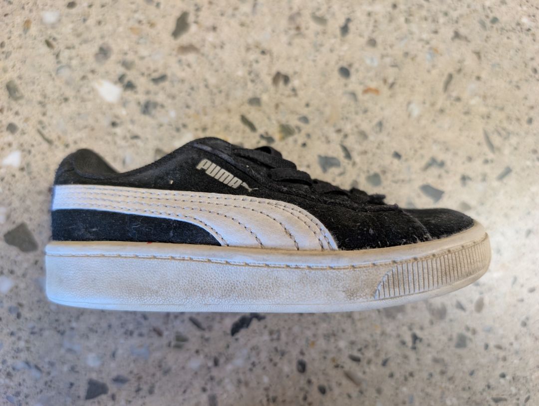 Black Puma Suede sneakers, EU 23