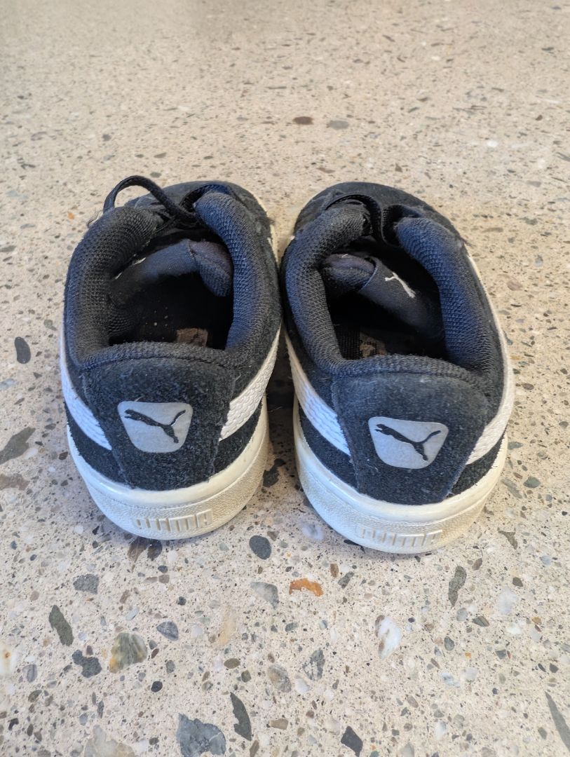 Black Puma Suede sneakers, EU 23