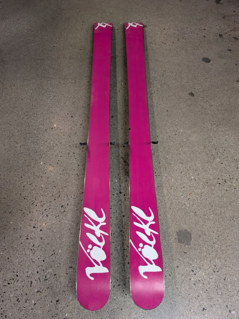 White/Pink floral Völkl Kiku 178, 178 cm