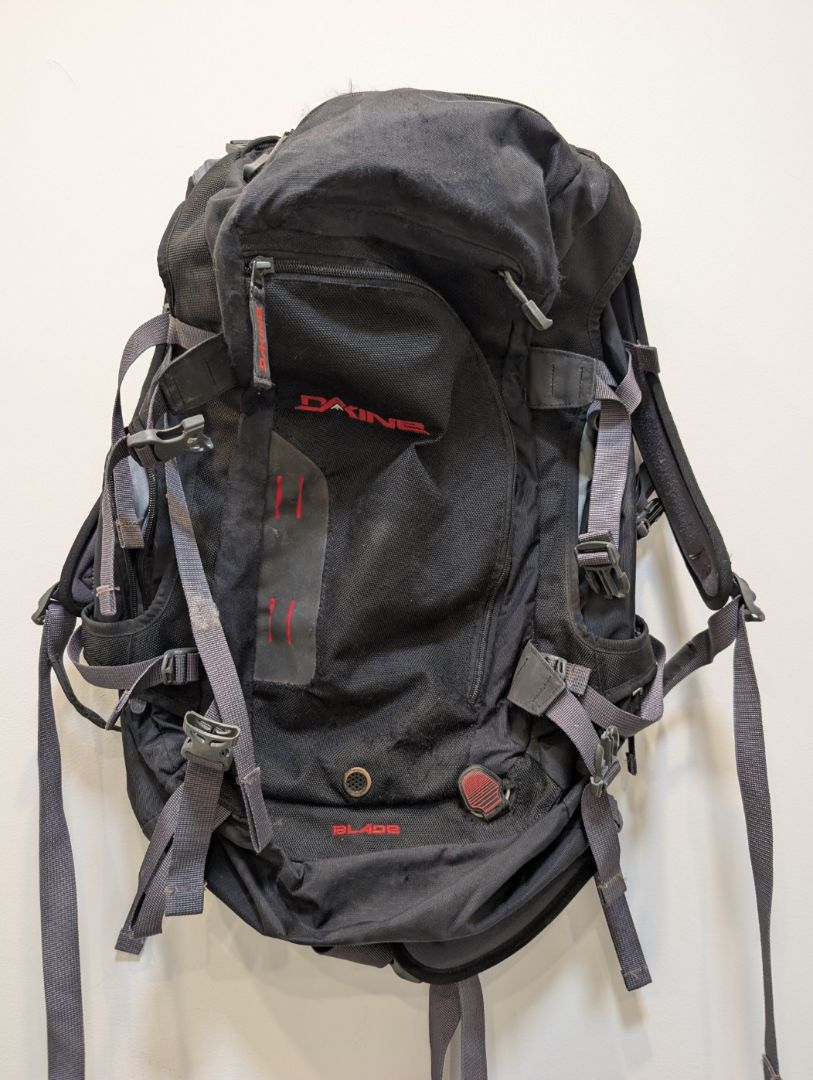 Black Dakine Blade, 38L