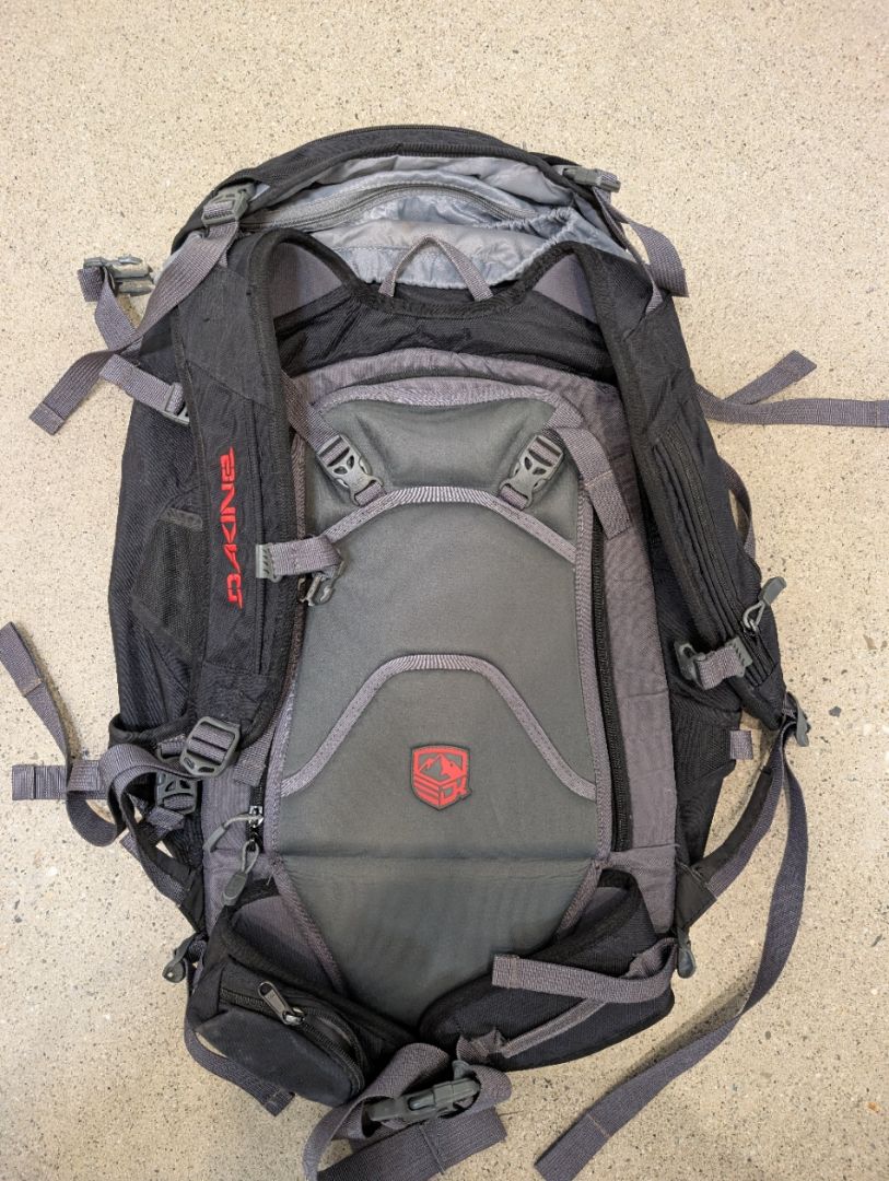 Black Dakine Blade, 38L