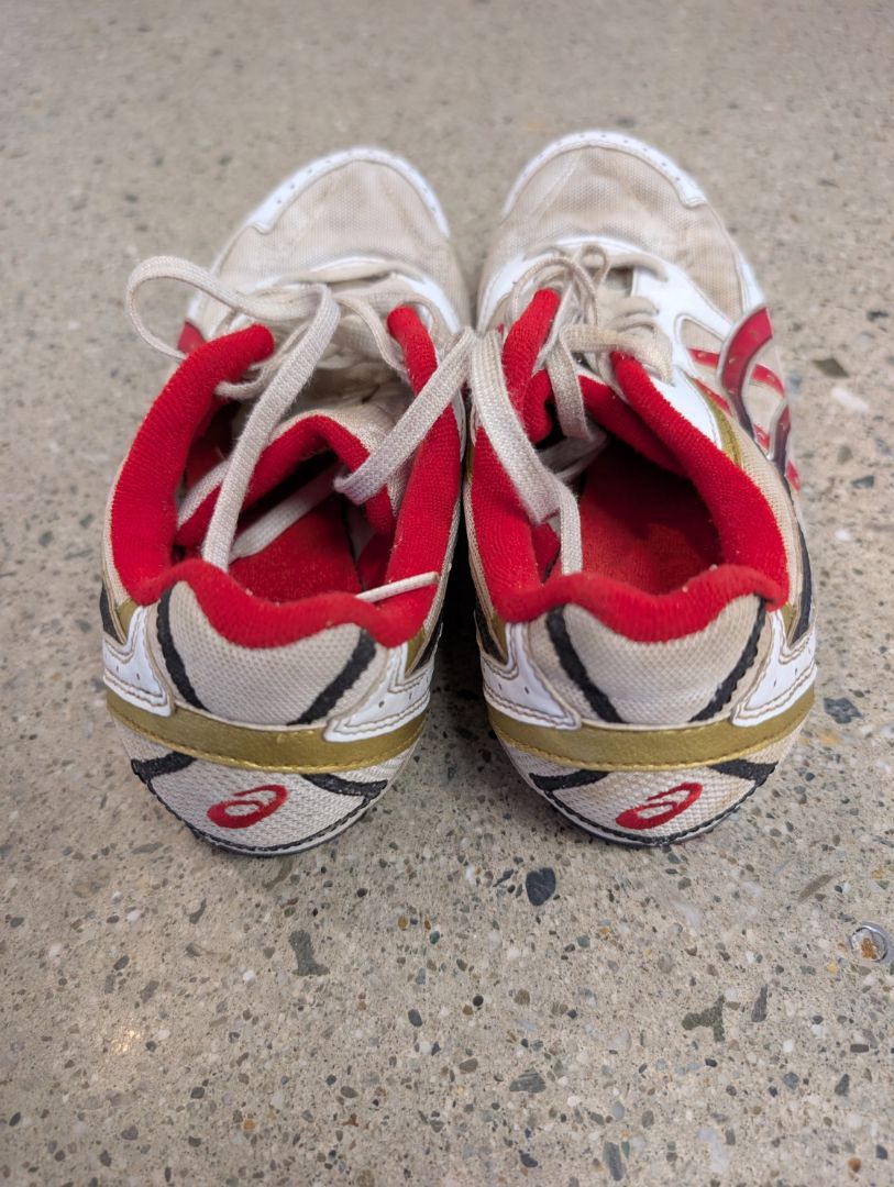 White/Red/Gold ASICS G1011 Track Spikes, EU 42 / US 9