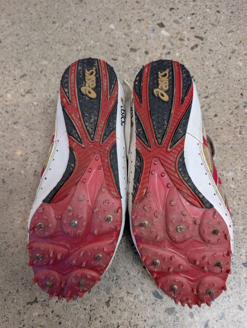 White/Red/Gold ASICS G1011 Track Spikes, EU 42 / US 9