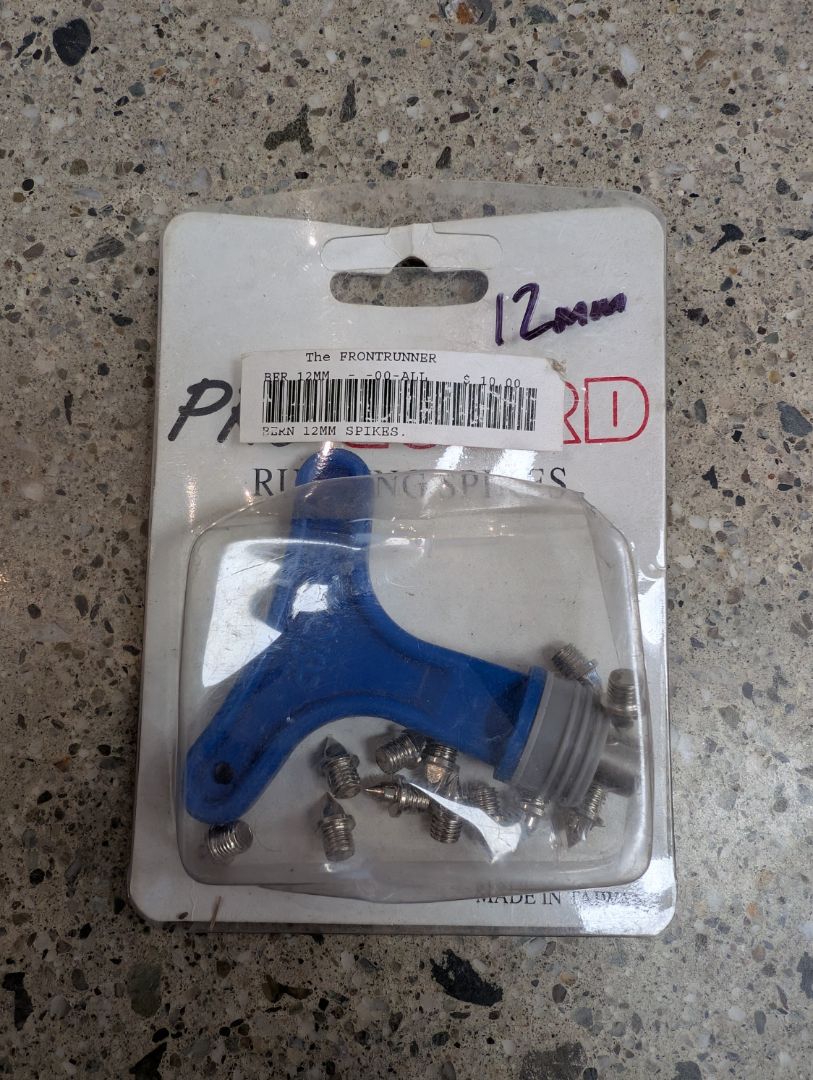 White/Red/Gold ASICS G1011 Track Spikes, EU 42 / US 9