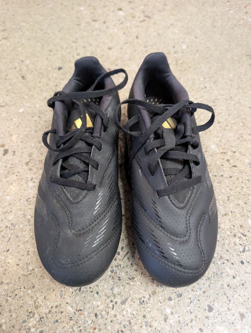 Black Adidas Predator Club FG Junior, US 3 / UK 2.5 / EU 35