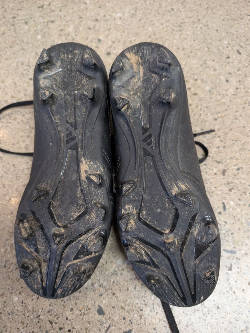 Black Adidas Predator Club FG Junior, US 3 / UK 2.5 / EU 35