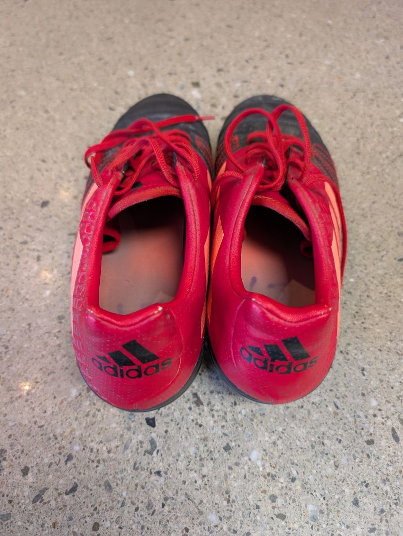 Red / Black Adidas Predator 19.2, EU 43⅓