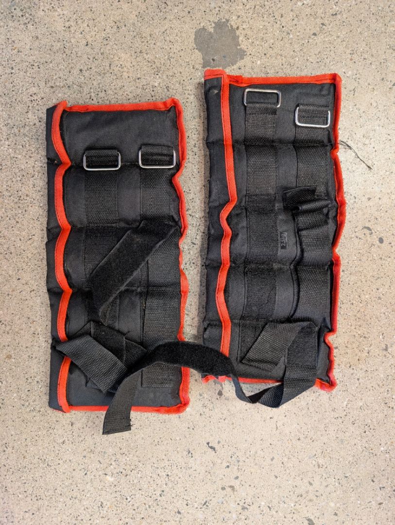 Black/Red Pair Ankle Weights, 2.5kg