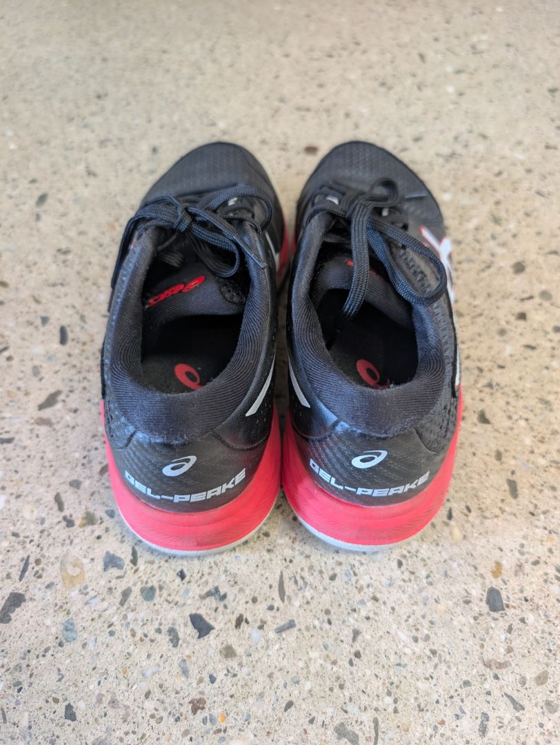 Black/Red/White ASICS Gel-Peake 2, EU 38 / US 7