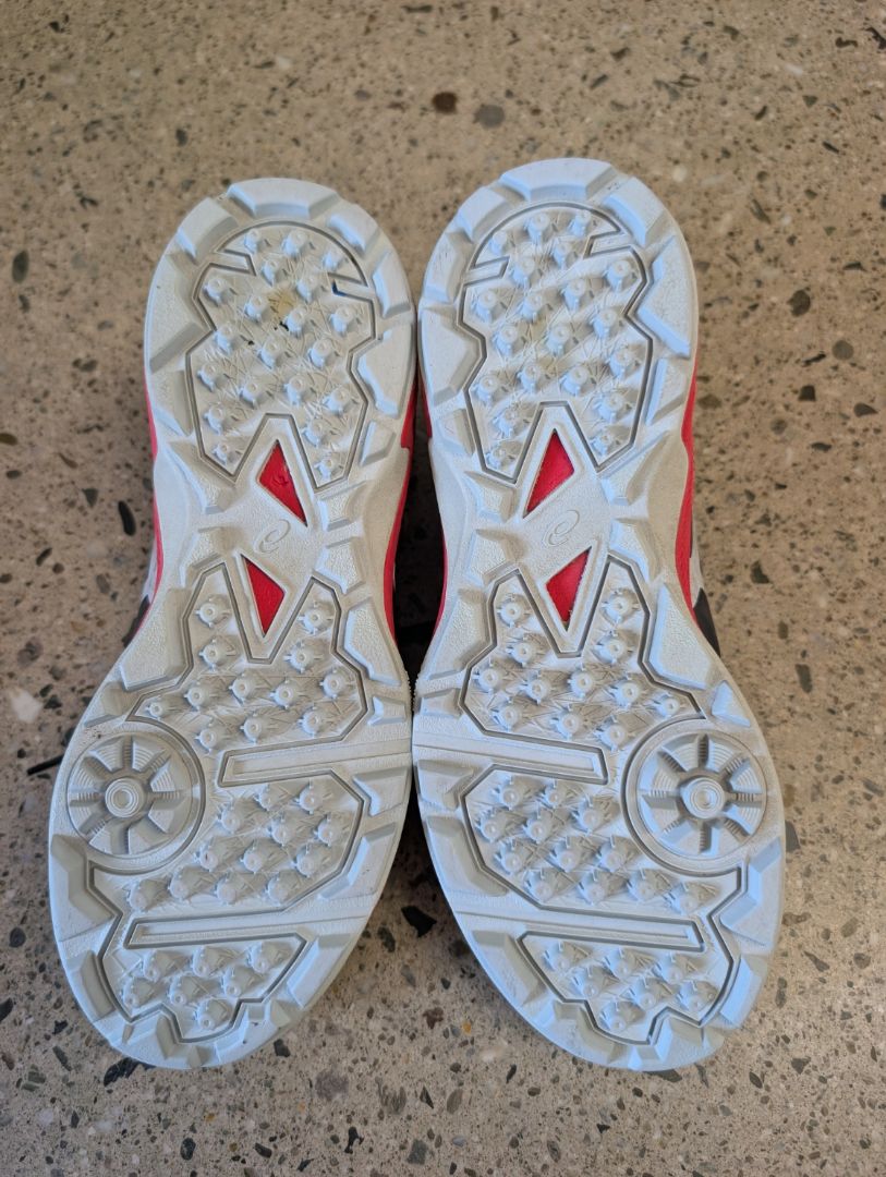 Black/Red/White ASICS Gel-Peake 2, EU 38 / US 7