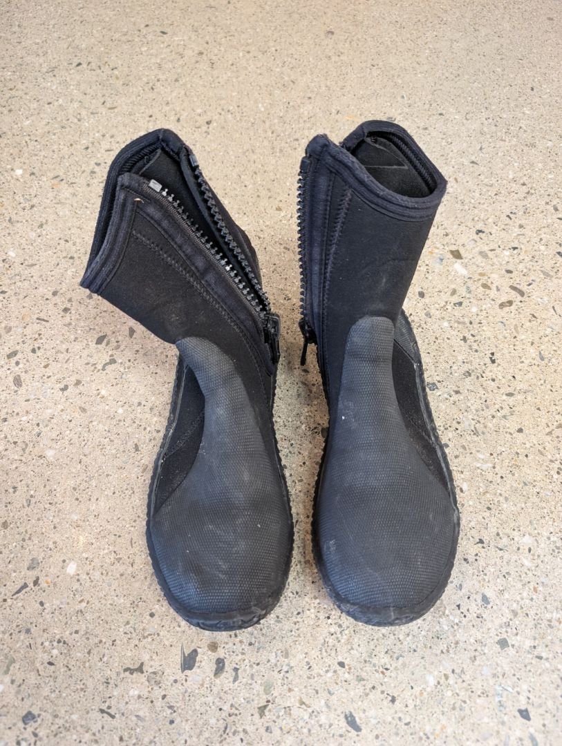 Black Cressi Isla 5mm Dive Boots, US 6