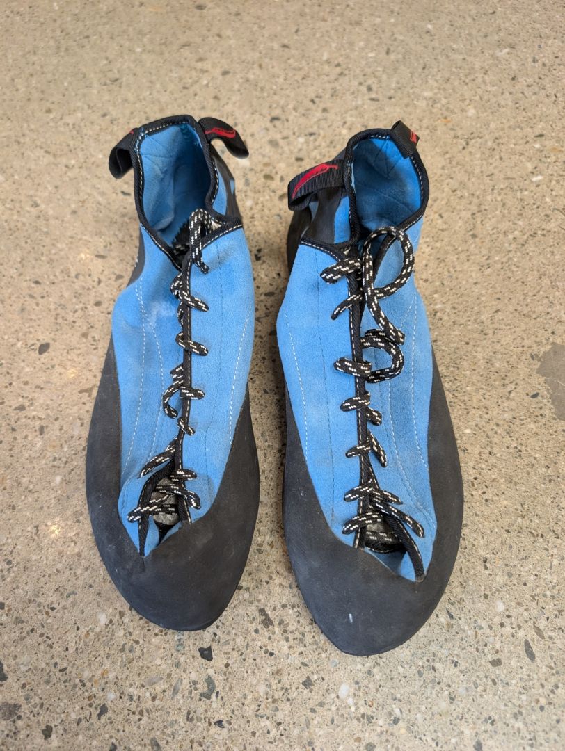 Blue Red Chili Lace-Up Climbing Shoes, EU 46