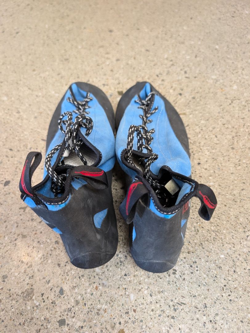 Blue Red Chili Lace-Up Climbing Shoes, EU 46