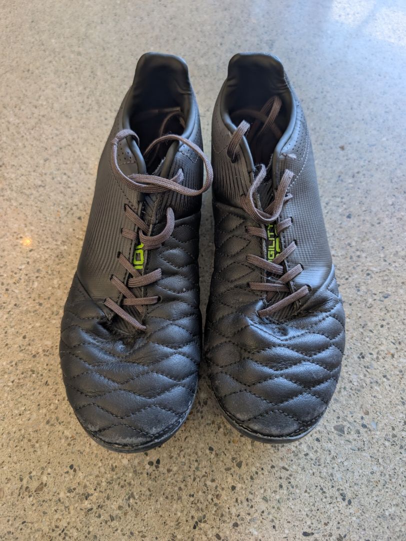 Black/Lime Kipsta Agility 700 Kids Football Boots, EU 37ish