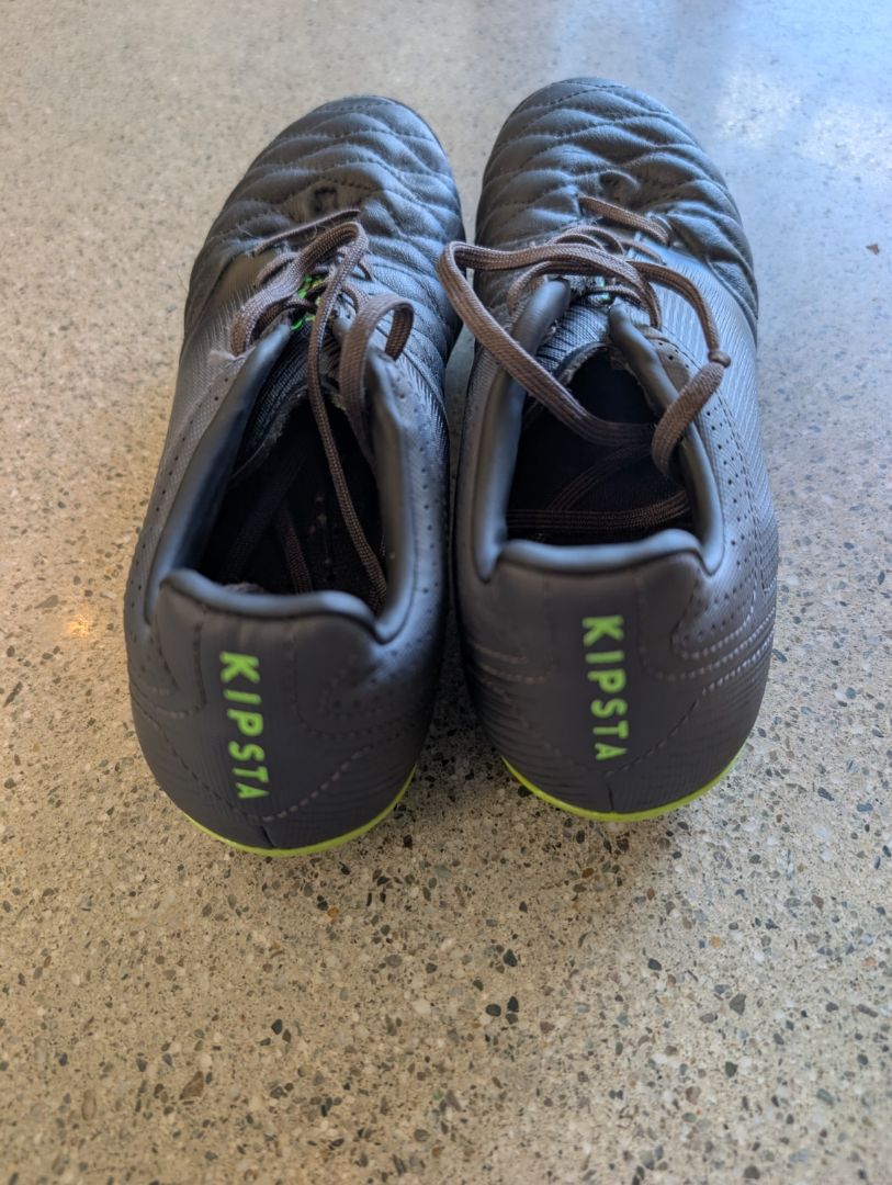 Black/Lime Kipsta Agility 700 Kids Football Boots, EU 37ish