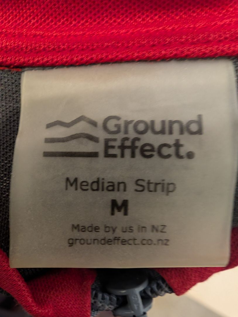 Red/Charcoal Ground Effect Median Strip, M