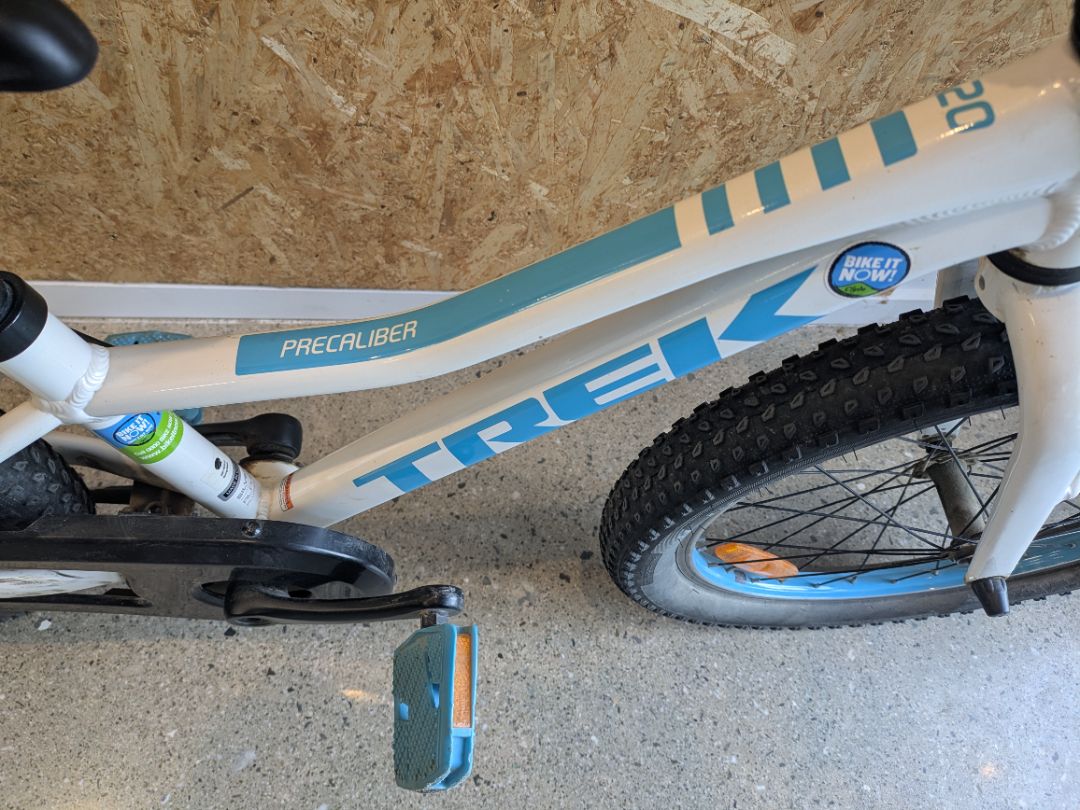 White Trek Precaliber 20, 20"