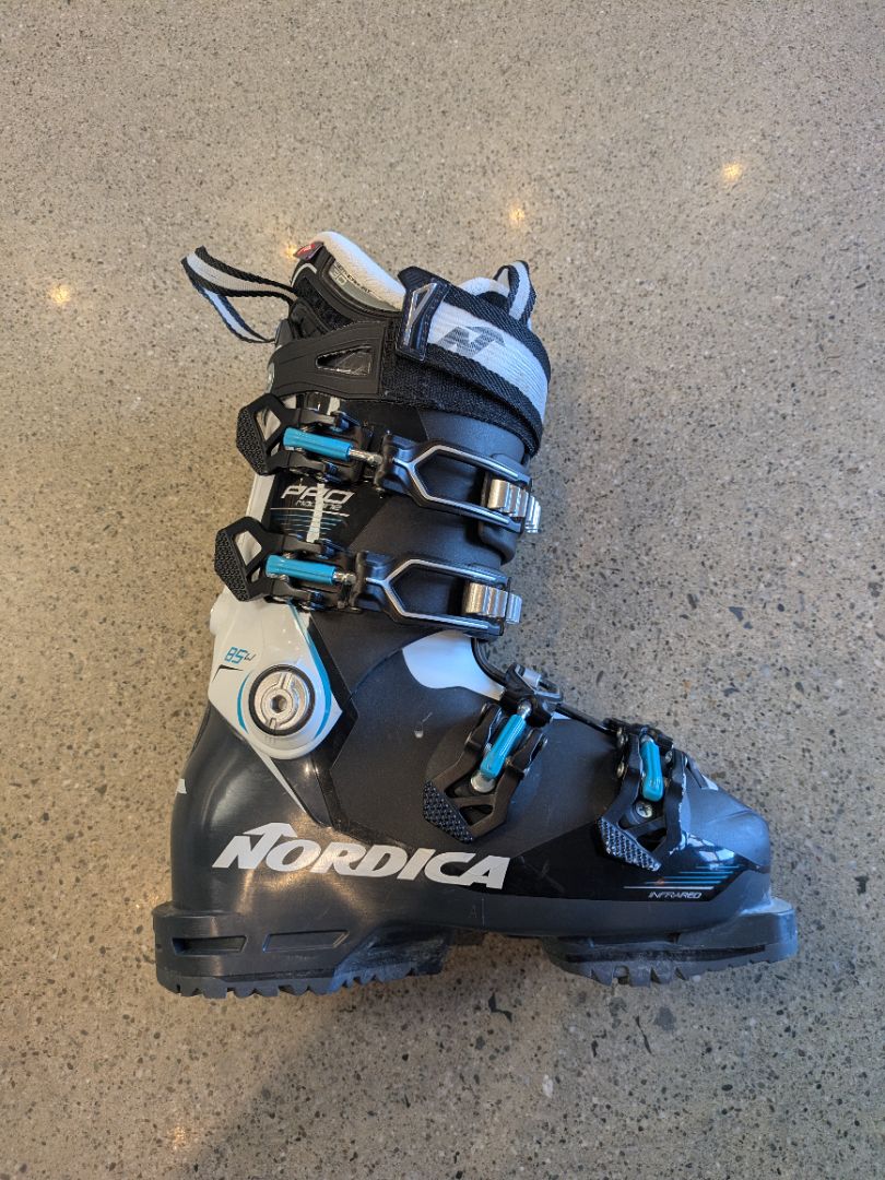 Black Nordica Promachine 85 W, 23-23.5