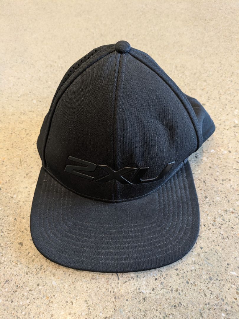 Black 2XU Performance Snapback Cap, One Size
