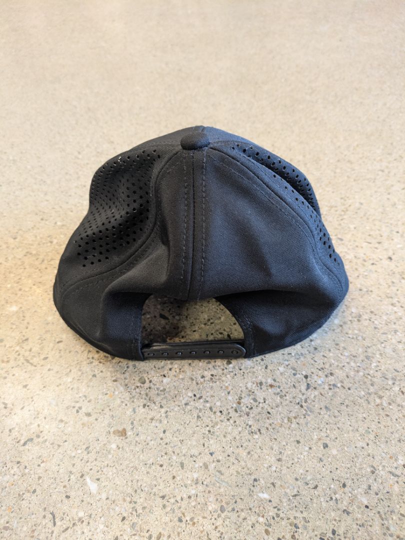 Black 2XU Performance Snapback Cap, One Size