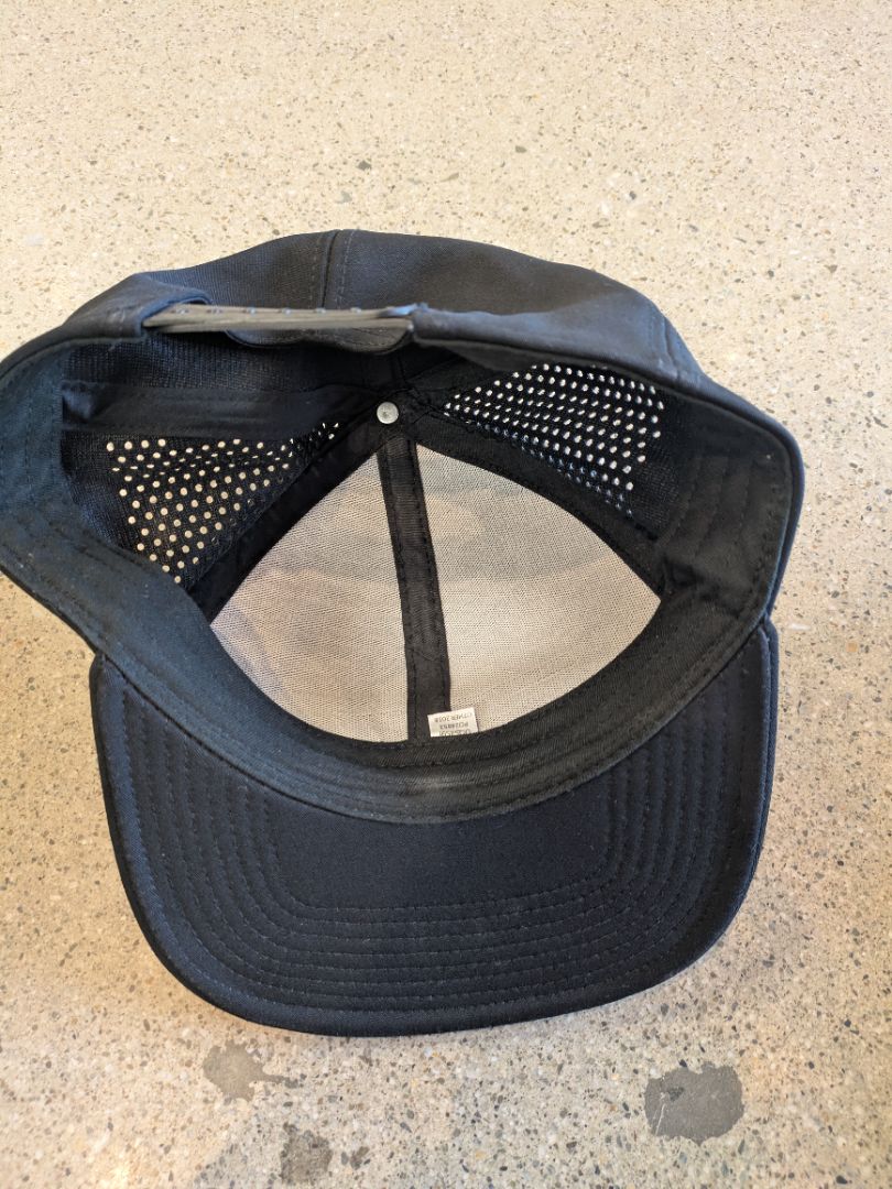 Black 2XU Performance Snapback Cap, One Size
