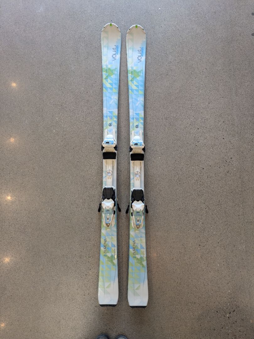 White Völkl Aurena, 153 cm