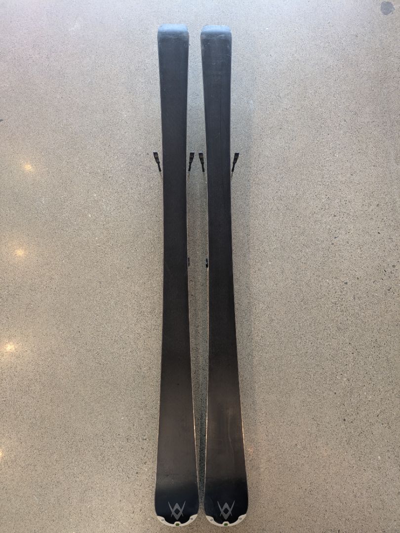 White Völkl Aurena, 153 cm