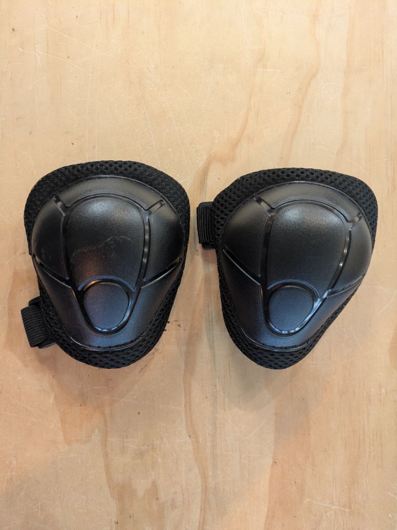 Black  Kids Knee Guards, Small / Kids