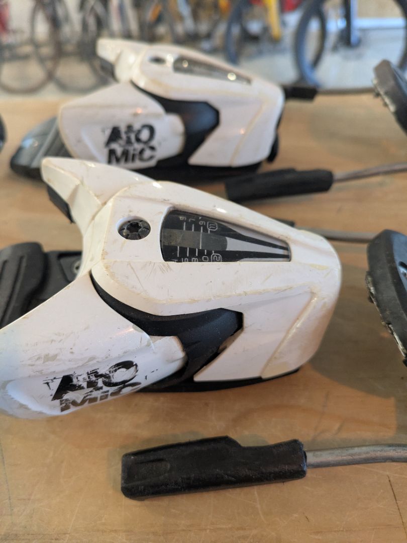White/Black Atomic XTO 12 Bindings