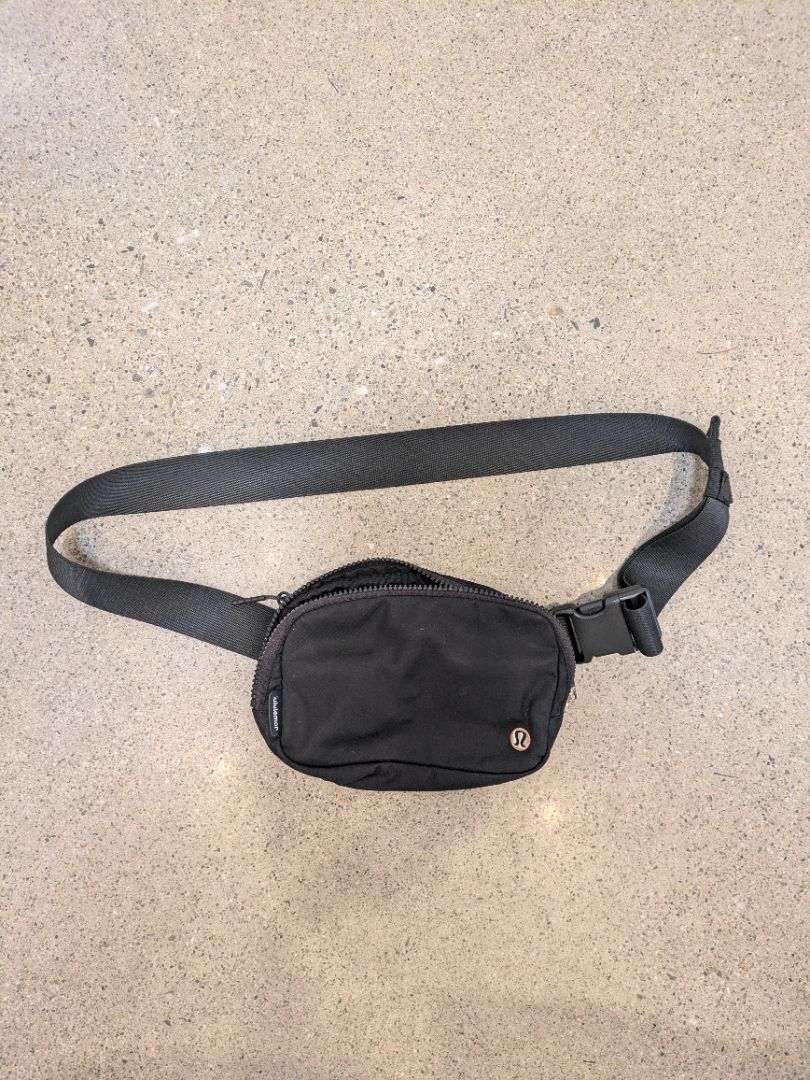 Black Lululemon Everywhere Belt Bag 1L