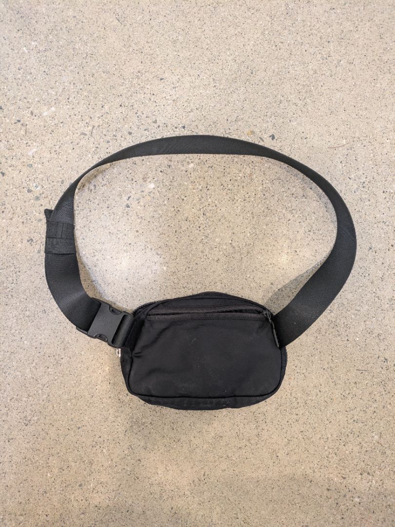 Black Lululemon Everywhere Belt Bag 1L