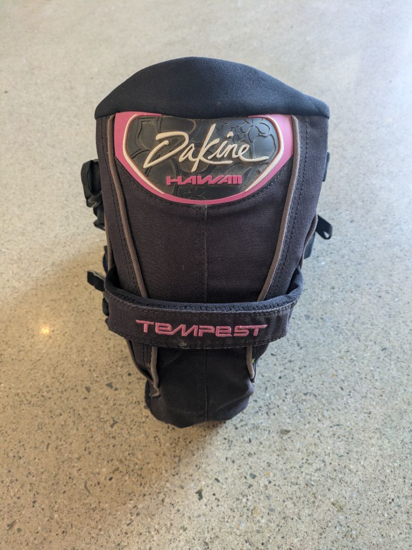 Black Dakine Tempest
