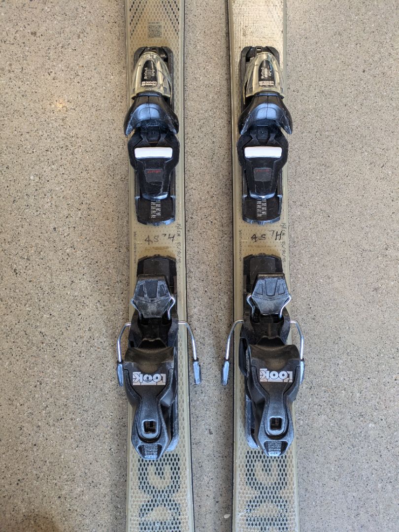 Grey Rossignol Experience 80 Carbon, 158 cm