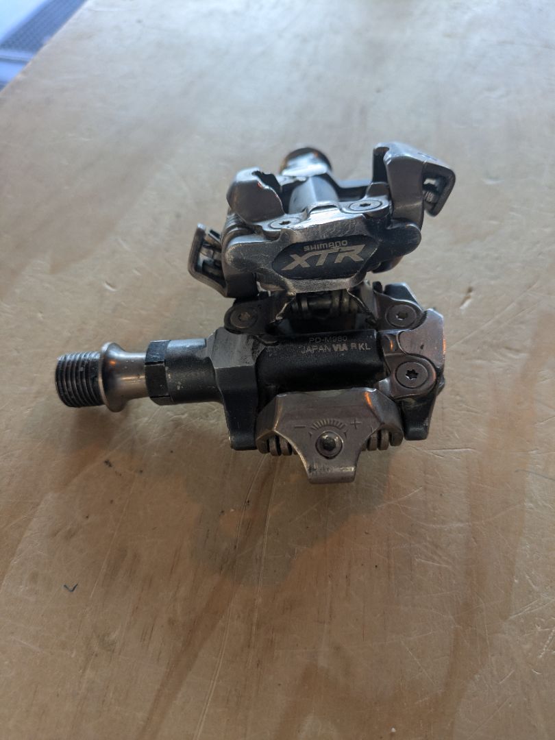 Black Shimano PD-M980