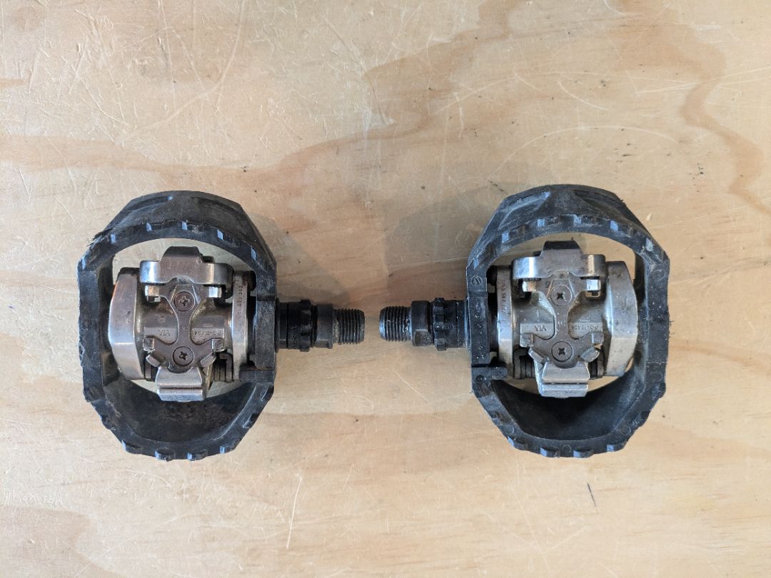 Black Shimano PD-M424