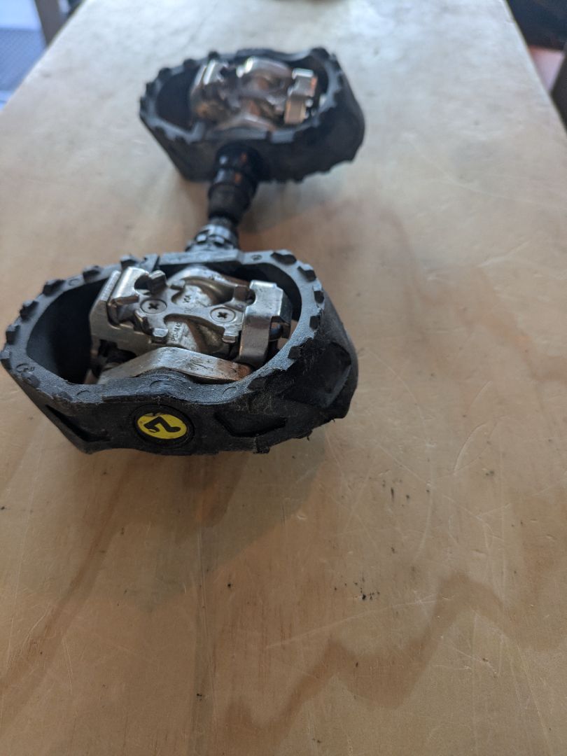 Black Shimano PD-M424